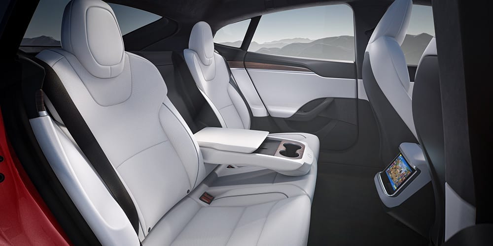 تعرف على سعر سيارة تسلا 2021 نموذج تسلا S الجديد بمدى 520 ميل وتصميم داخلي جديد كلياً | ديناصور.تك